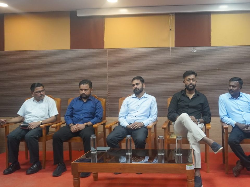 MDSR Magesh with the panel at the MSSM Marketing Conclave